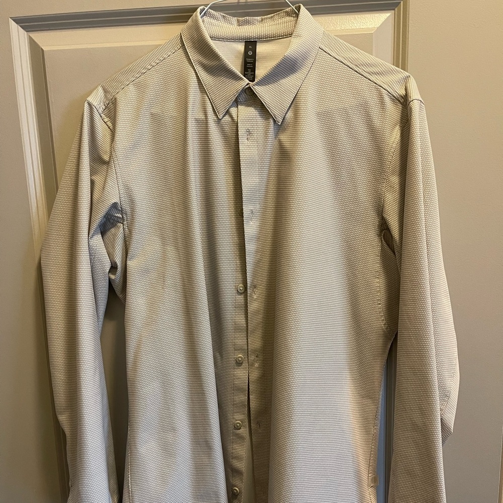 Lululemon Men’s New Venture Long Sleeve Button Down Shirt